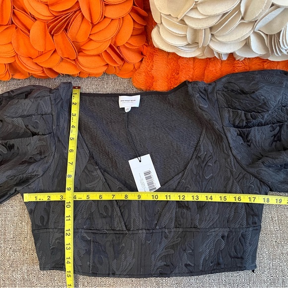 ❣️🆕Who What Wear DIV Black Puff Sleeve Cropped Top❣️ - Picture 10 of 10